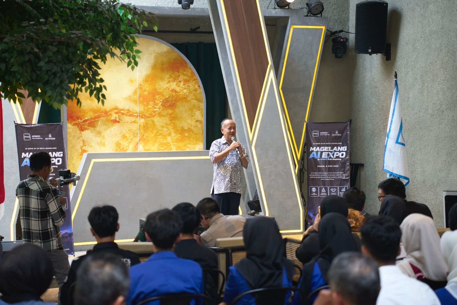 Drs. Eddy Sutrisno memberikan sambutan pada Magelang AI Expo 2026